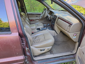 Jeep grand Cherokee varuosadeks (4 foto / 7)