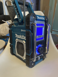 Makita raadio DMR108N. Vähe kasutatud (2 foto / 8)