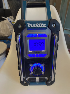 Makita raadio DMR108N. Vähe kasutatud (3 foto / 8)