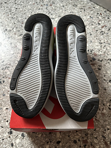 Кроссовки Nike (4 фото из 6)