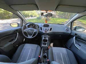 Ford Fiesta (5 foto / 10)