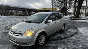 ПРОДАЕТСЯ TOYOTA COROLLA VERSO (1 фото из 11)