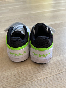 Uued tossud adidas s.24 (2 foto / 4)