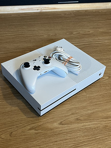 Xbox One S (3 фото из 3)