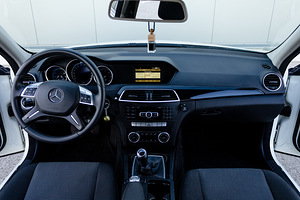 Mercedes-Benz C200 (6 foto / 7)