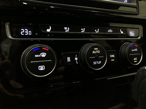 Volkswagen Golf Highline 2.0 110kW (8 foto / 11)