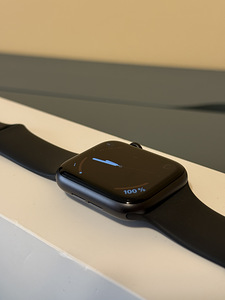 Apple Watch 44mm series 5, GPS+LTE (2 foto / 4)