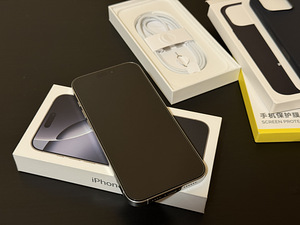 iPhone 16 Pro Max 256GB White Titanium (5 foto / 8)