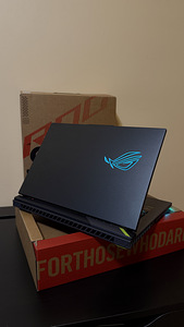 ASUS ROG Strix G16 (2025) RTX 5070 Ti 12GB IPS 240Hz Ryzen 9 (1 foto / 4)