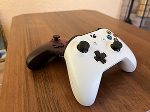 Xbox one S + 2 Gamepads + Forza horizon 4 (4 foto / 7)