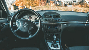 Mercedes-Benz E 270 2005 (7 foto / 13)