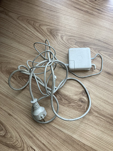 MacBook early 2008 (3 foto / 3)