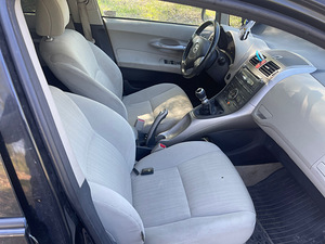 Toyota auris 2.0 93kw. dizel (6 foto / 7)