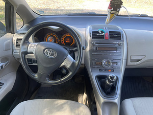 Toyota auris 2.0 93kw. dizel (7 foto / 7)