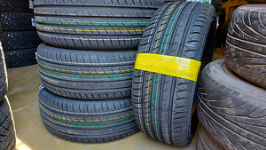 225/50/17 Viatti Strada Asimmet. 94V suverehvid (1 foto / 1)