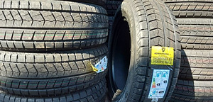 215/60/18 ROADMARCH SNOWROVER868 99h xl lamellrehvid (1 foto / 1)