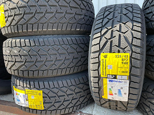 225/45/R17 Kormoran Snow 94V (By Michelin) (1 foto / 1)