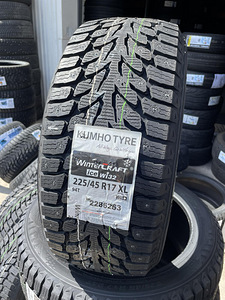 225/45/17 Kumho Wi32 94T XL naastrehvid (1 foto / 1)