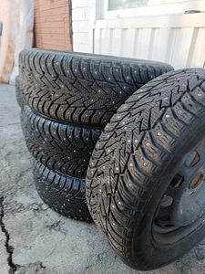 215/55/16 Bridgestone Noranza шипованные шины 7 мм с дисками (2 фото из 2)