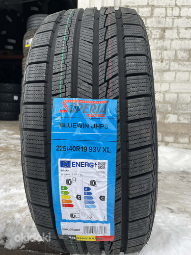 225/40R19 Superia Bluewin UHP3 93V XL зимние шины