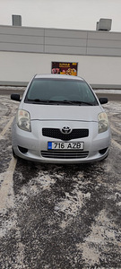 Toyota Yaris (3 foto / 8)