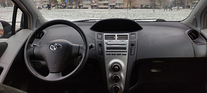 Toyota Yaris (5 foto / 8)