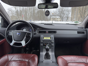 VOLVO V70 2010a. 1.6d 80kw (8 foto / 9)