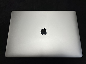Apple MacBook Pro 15" 2018 (2 фото из 5)