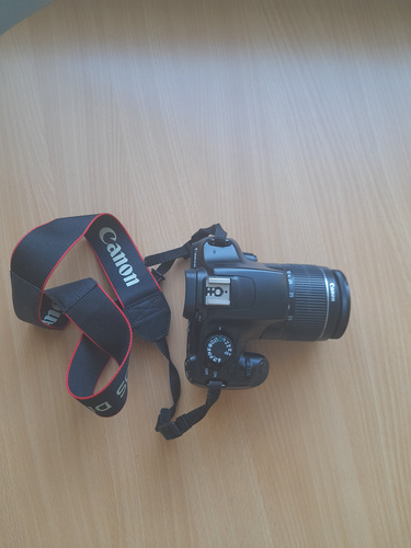 Canoni 1100D kaamera