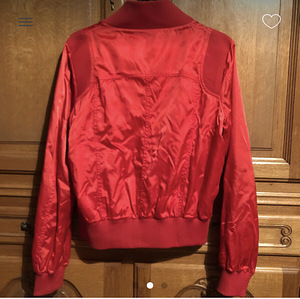 Uus kandmata punane bomber jacket (2 foto / 2)