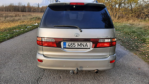 TOYOTA PREVIA (3 фото из 12)