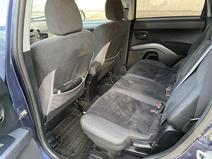 MITSUBISHI OUTLANDER (8 фото из 11)