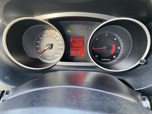 MITSUBISHI OUTLANDER (11 фото из 11)