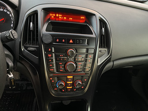OPEL ASTRA SPORTS TOURER (8 foto / 11)