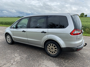 Ford Galaxy (3 фото из 10)