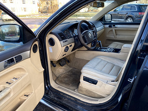 VOLKSWAGEN TOUAREG (9 foto / 9)
