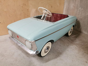 Restaureeritud laste plekist Moskvich pedaalauto (3 foto / 3)