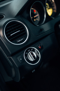 MERCEDES-BENZ C220 2011 (12 foto / 15)