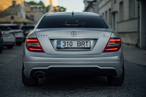 MERCEDES-BENZ C220 2011 (4 foto / 15)