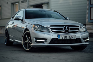 MERCEDES-BENZ C220 2011 (2 foto / 15)