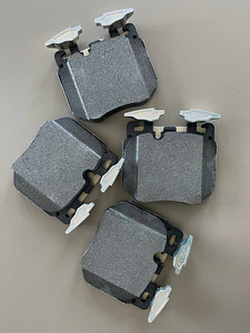 Esipiduriklotside komplekt 34116889585, ORIGINAAL! (1 foto / 3)