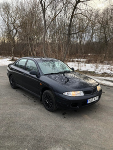 Mitsubishi Carisma (8 фото из 11)