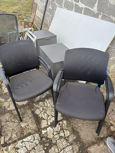 Müün kontorimööblit (1 foto / 4)