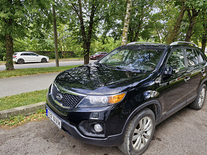 Kia Sorento (9 фото из 11)