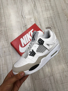 Nike tossud Air Jordan 4 Military Black (1 foto / 4)
