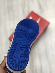 Nike Dunk Low SP Kentucky Varsity Royal tossud (4 foto / 4)
