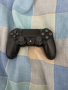 PS4 joystick (vasaku puldi väikese kleepumisega)