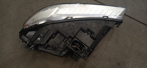 Volvo V70 2009, Xenon esituli (3 foto / 4)