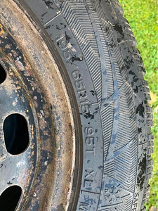 Шипованные шины 195/65R15 5x108 на дисках +колпаки (2 фото из 3)