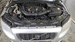 Volvo v70 2.4d 120kw automaat Ühe auto varuosad (5 foto / 7)